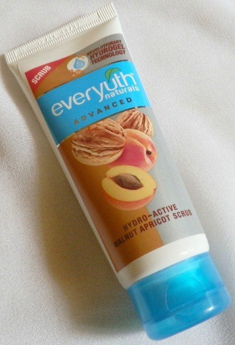 Everyuth Natural Hydro WalNut Scrub 50gm